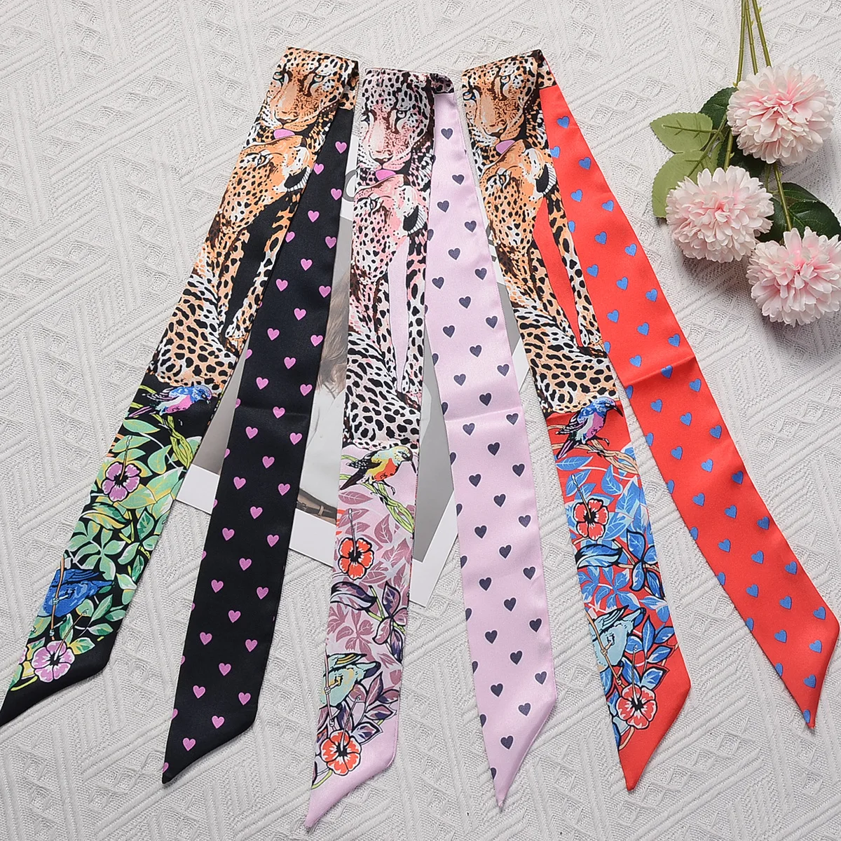 Brand Design Leopard Heart Twill Silk Scarf Women Hair Scarf Fashion Headband Luxury Brand Skinny Bag Scarves Neckerchief 2024