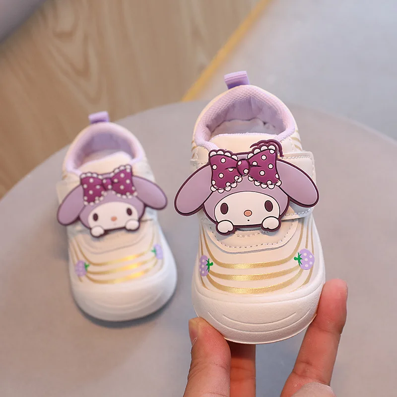 Sanrio dziecięce buty na co dzień śliczne Kuromi dziewczynek miękkie podeszwy antypoślizgowe buciki dziecięce buty outdoorowe buty dla 0-3 lat