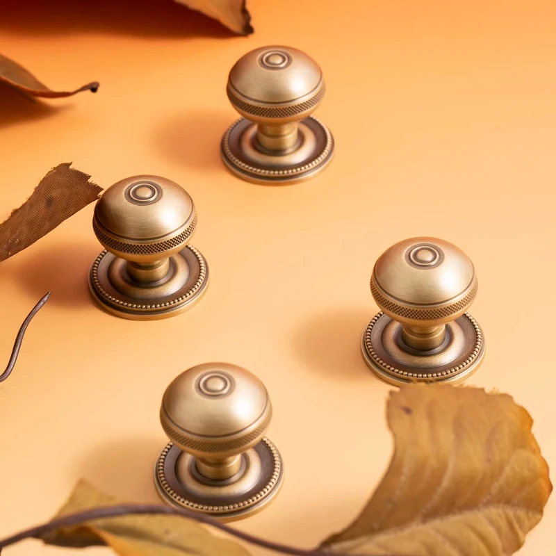 Antiker Einloch-Kleingriff, Französischer Retro-Rundgriff aus Messing für Schranktüren, Luxuriöser Schubladen-, Schuh- und Kleiderschrankknopf – Detail 7
