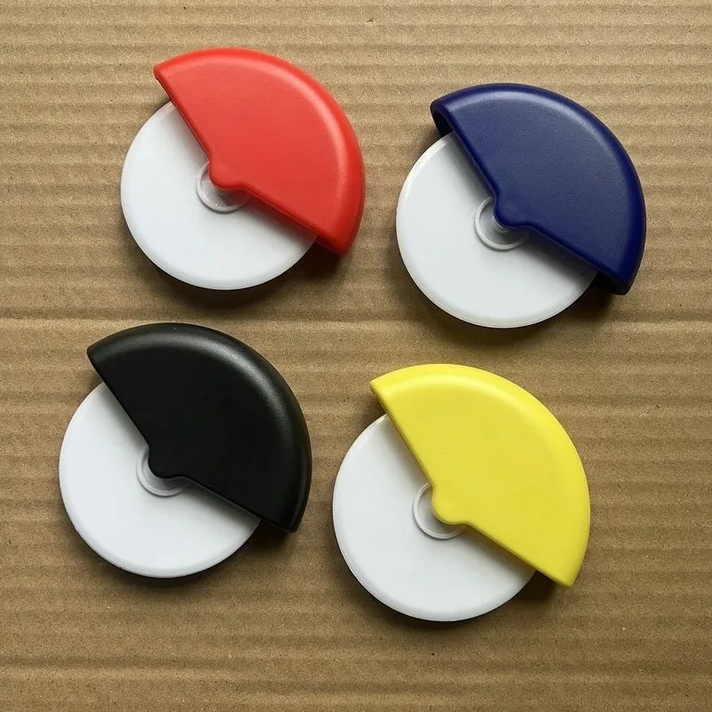 Plastic round pizza cutter, portable plastic pizza cutter