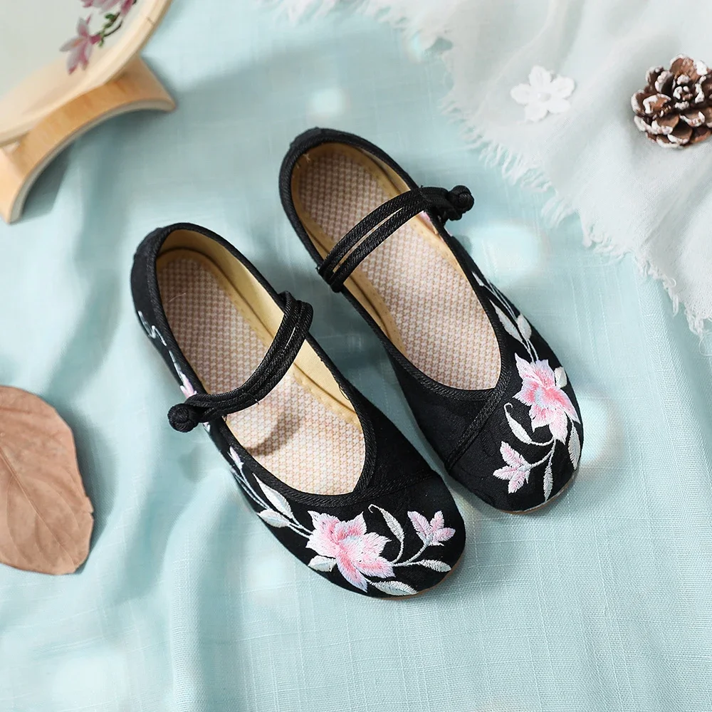 

Flower Embroidered Women Comfortable Canvas Ballet Flats Instep Buckles Ladies Casual Flat Shoes Old Beijing Shoes