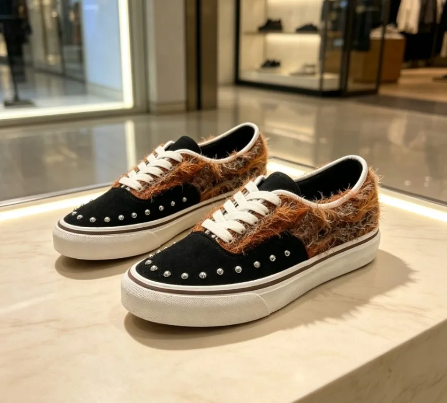 2026 new red-blue-black color-block punk studded rhinestone distressed dirty sneakers, unisex retro trendy board shoes.