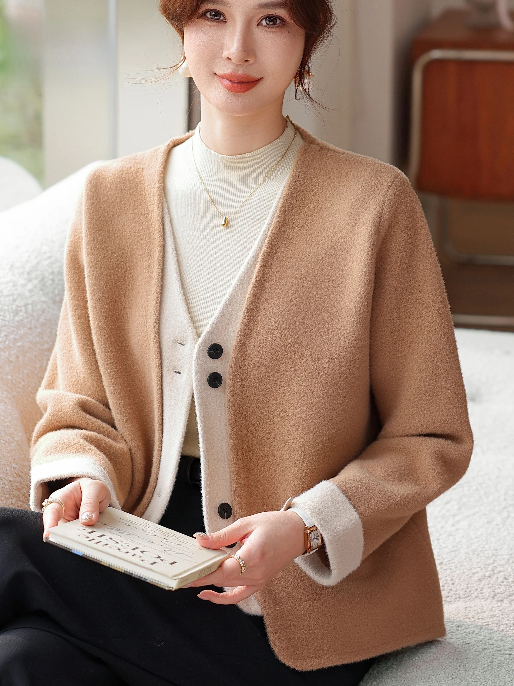 

Новый осенне-зимний женский вязаный кардиган с V-образным вырезом на пуговицах, модный теплый легкий свободный топ-пальто