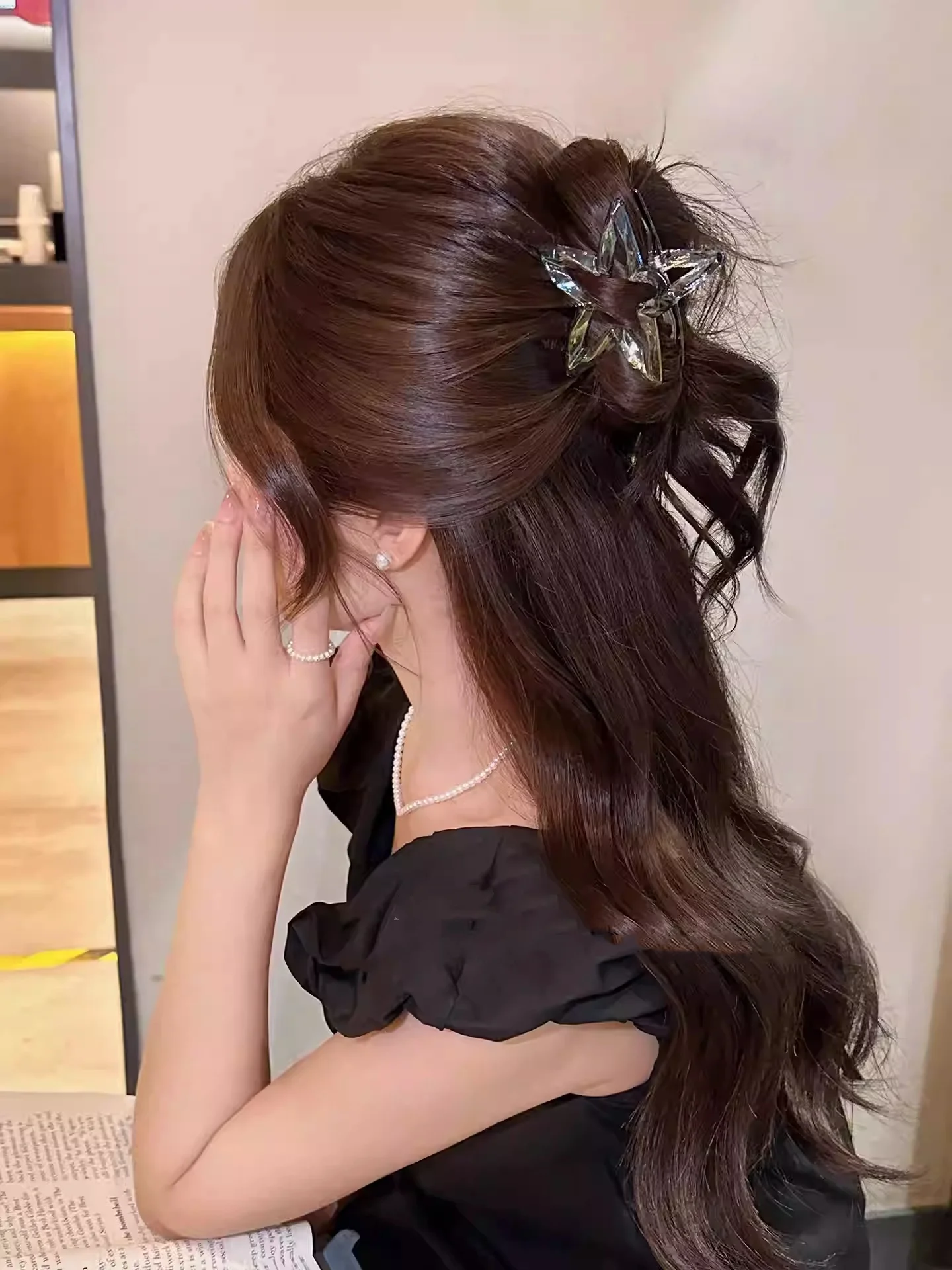 

Colorful Hollow Five-Pointed Star Shark Hair Clip Transparent Simple Sweet Temperament Girls Hairpin Fashionable Hair Accessorie