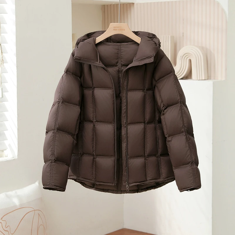 

Новая женская куртка на белом утином пуху с капюшоном, зима 2025, корейское издание, свободное короткое толстое пуховое пальто, женские однотонные повседневные пальто