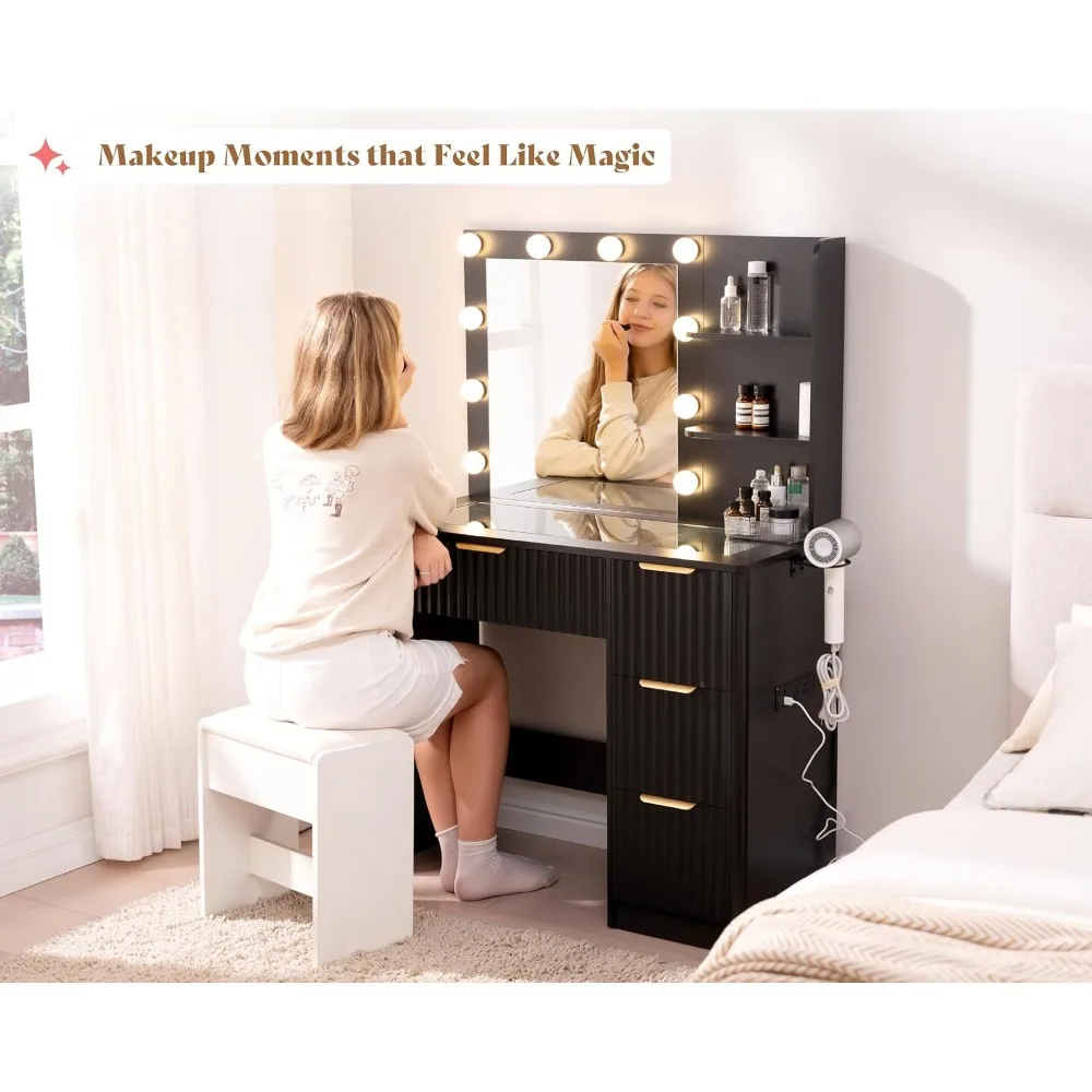 Grande scrivania scanalata a 4 cassetti con piano in vetro, luci a LED e stazione di ricarica per il trucco