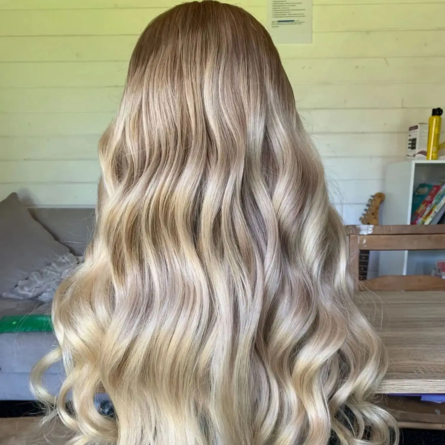 

Soft Ash Platinum Blonde Synthetic Lace Front Wigs Fluffy Body Wave Women's Wig 13x4 Lace Front Wig Heat Resistant Easy to Wear