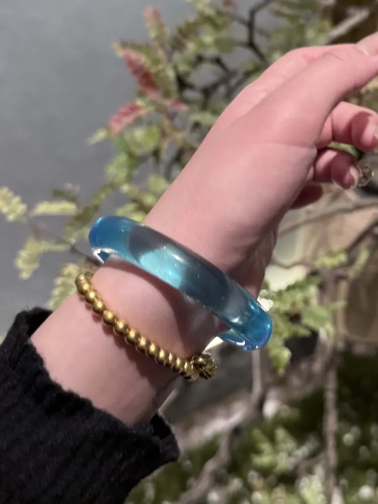 

Браслет из натурального синего кристалла, имитирующего озерную воду, для женщин, высококачественный, с эффектом ледяной белизны и лунного света.