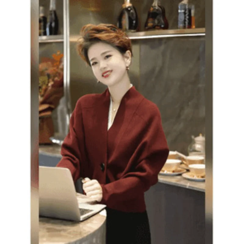 Lekki luksusowy styl, jesień-zima, nowa moda, modny kardigan z dzianiny z długim rękawem, zapinany na jeden guzik, damski top.