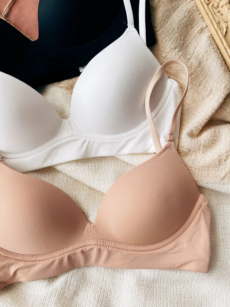 Lightweight breathable wireless bra, smooth minimalist design, solid color push-up bra, premium comfort & beautiful back