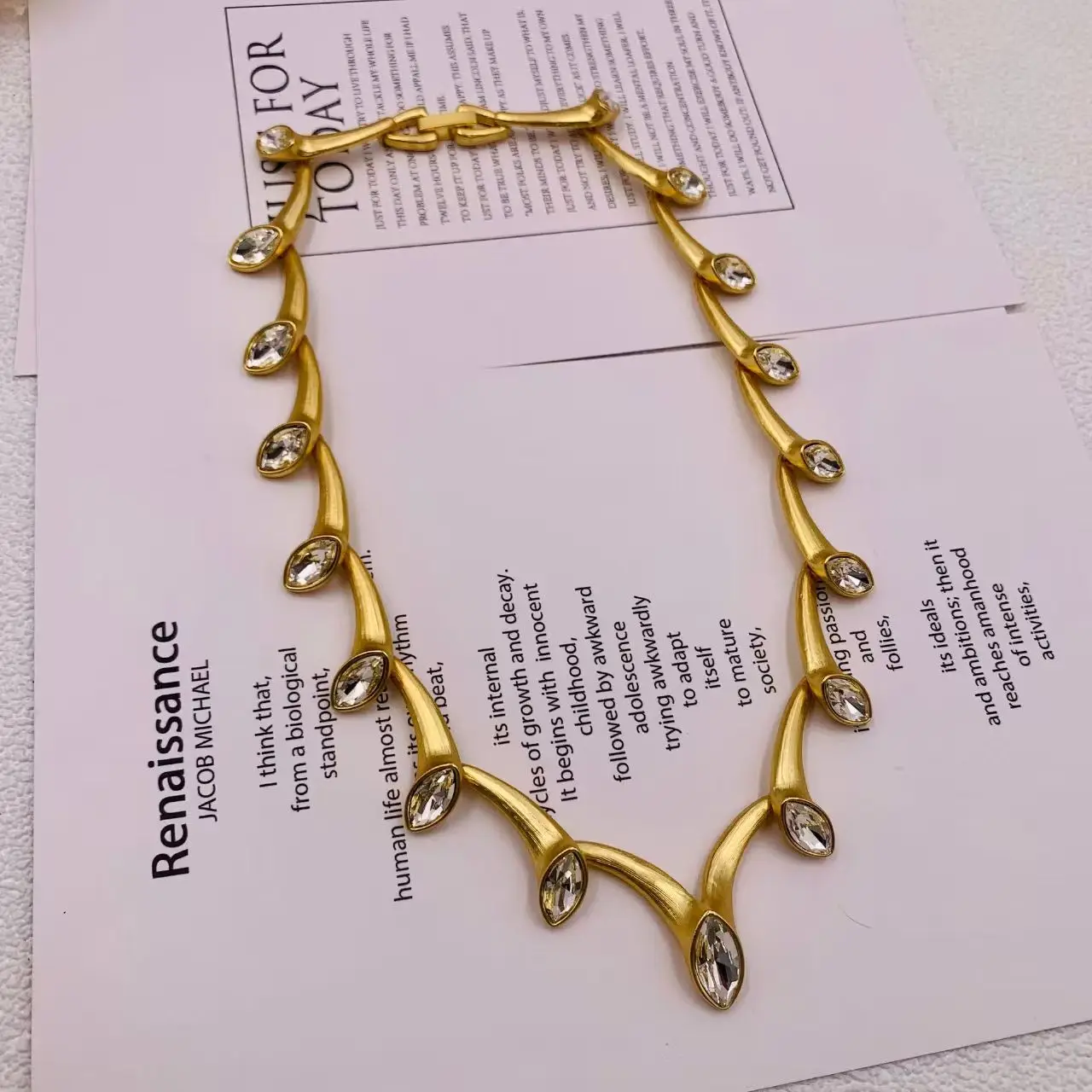 

New Vintage Unique Design Elegant Zircon Necklace Fashion Women Jewelry Dress Banquet Accessories High Quality
