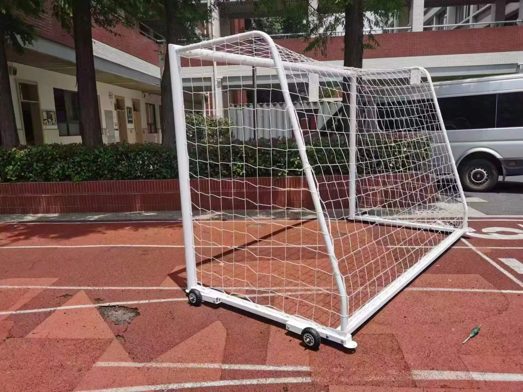 Portería portátil de 11 lados Portería de fútbol de material de acero o aluminio con ruedas Balones de fútbol Cancha deportiva