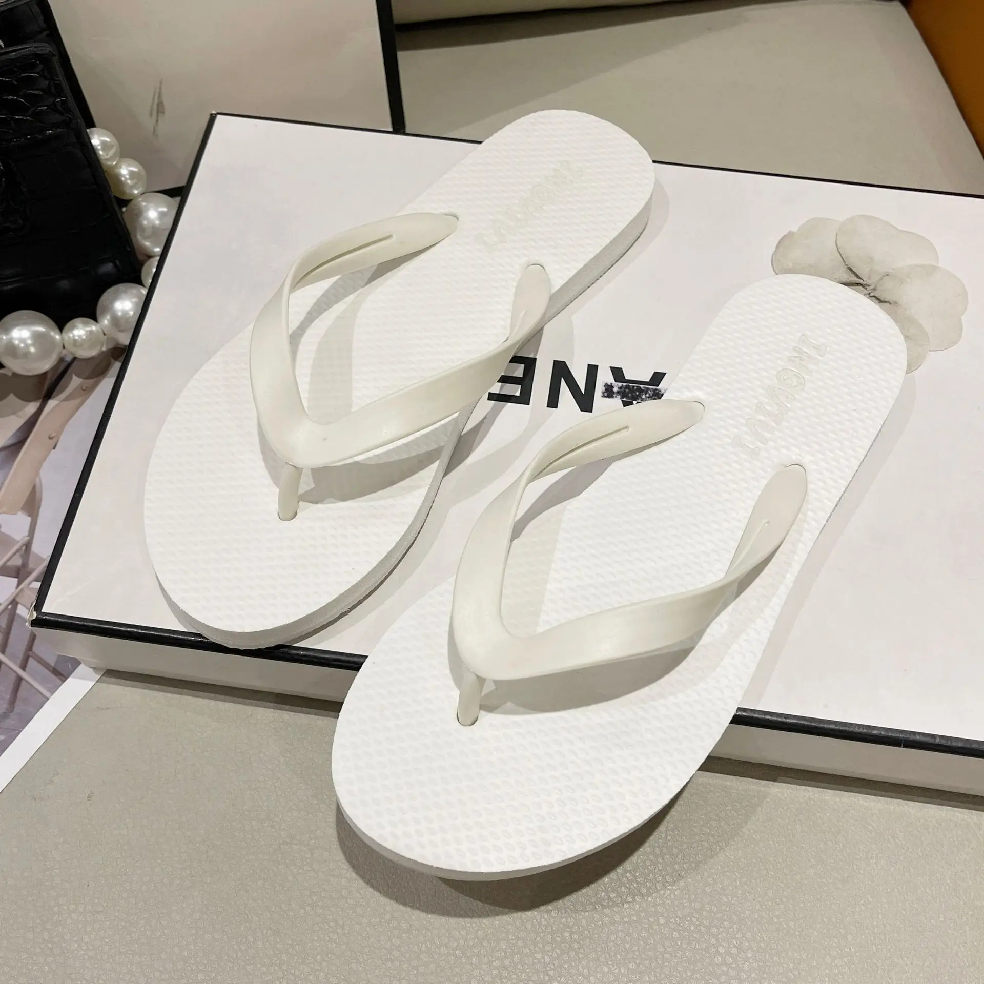 Female Shoes Slippers Casual Rubber Flip Flops Beige Heeled Sandals Low Summer Clogs Woman Slides 2024 Luxury Hawaiian Black Fla