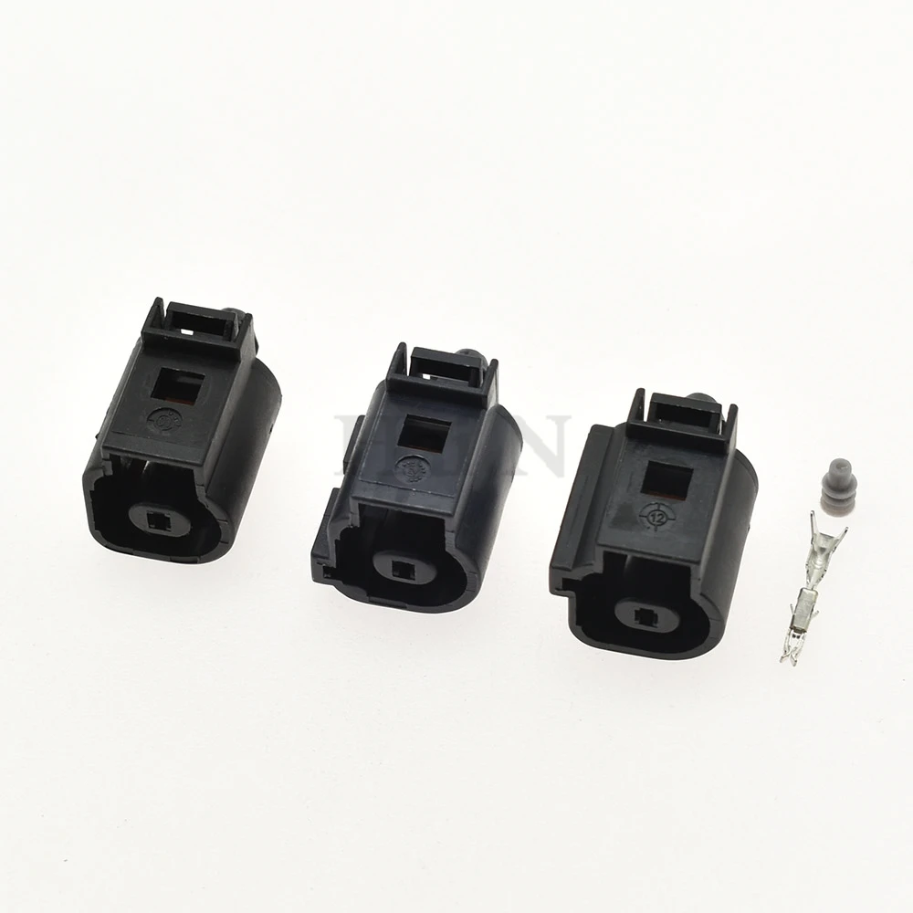 1 Set 1 Pin Automobile Oil Pressure Sensor Connector 1.5mm Female Horn Plug Socket for Audi VW 1J0973701 1J0973081 1J0973701A