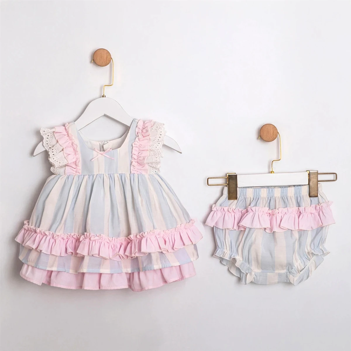 

Summer Girl's Sweet Pink Blue Striped Dress Shorts For Casual Party Birthday Wedding Photography
