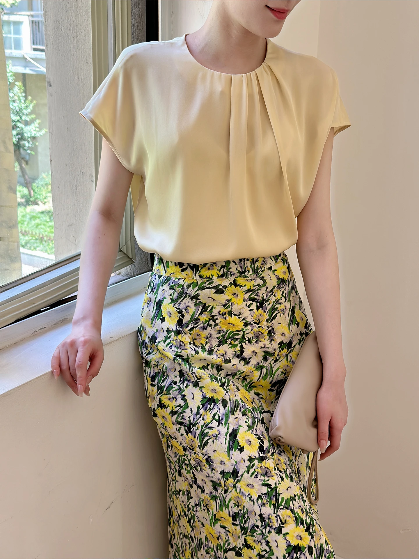 

Шелковый шармез для женщин, корейский стиль, прямой крой, круглый вырез, легкий люкс, летняя новинка, складчатый дизайн