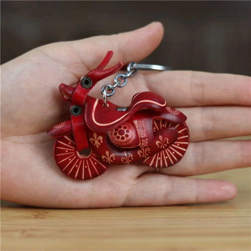 Retro Cowhide Motorcycle Keychain Vintage Exquisite Cowhide Motorcycle Pendant Cruiser Locomotive Simulation Motorcycle Keyring