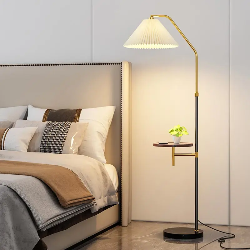 Nordic światła podłogowe Led Design stojak lampa Sofa do salonu oprawa sypialnia dekoracja nocna oświetlenie domu tkanina abażur złoty