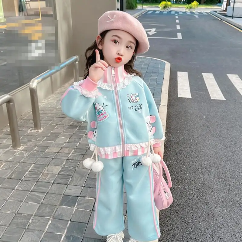 

Новый комплект для девочек 2026: футболка с длинным рукавом и вышивкой, кружевные брюки, аниме-стиль, модный весенне-осенний бейсбольный костюм из 2 предметов