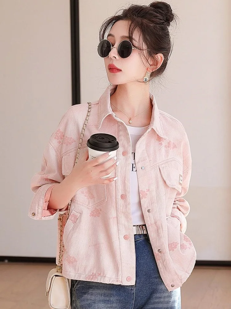 

Повседневная джинсовая куртка для женщин, весна-осень, новая модель, с принтом, универсальная, на пуговицах, с дизайнерским декором по всей поверхности