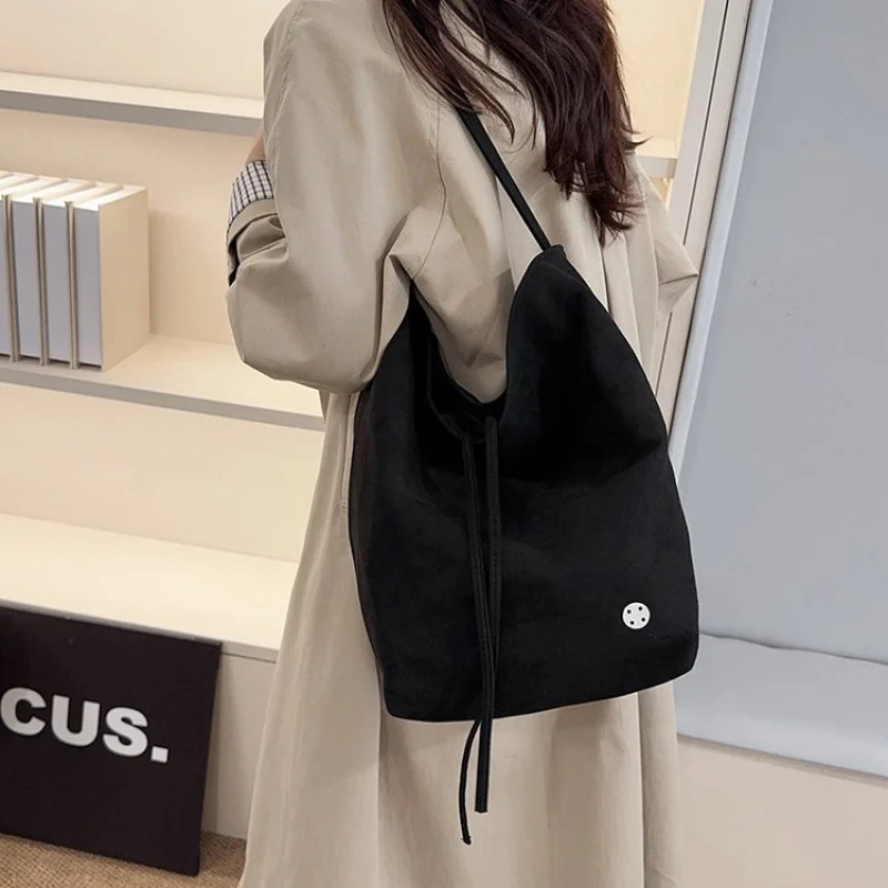 حقيبة ماسنجر نسائية رشيقة مع جلد ساتان كلاسيكي باراغواي أنيق وخفيف الوزن بتصميم يومي للركاب #4