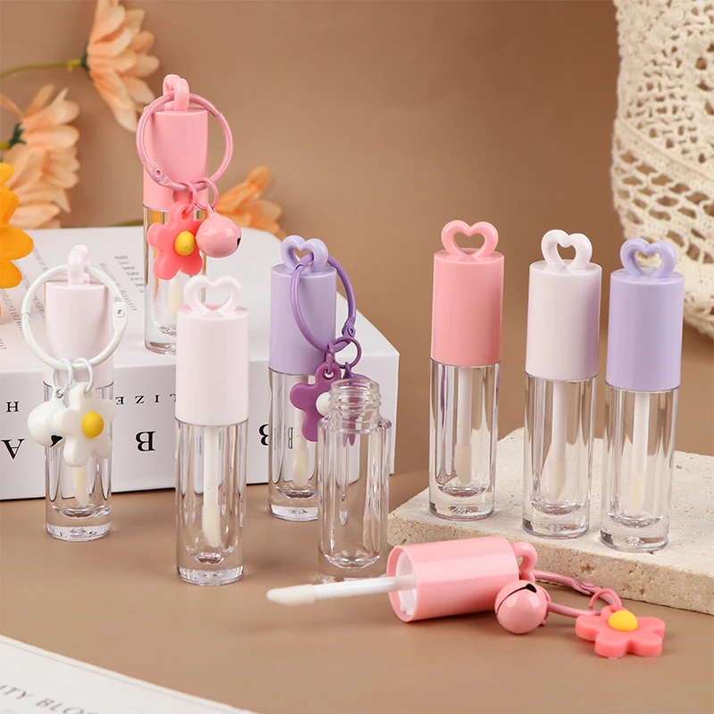 2.5ml ピンクのハート型リップグロスチューブ、アプリケーターブラシとキーチェーン付き – DIYメイク用の空容器