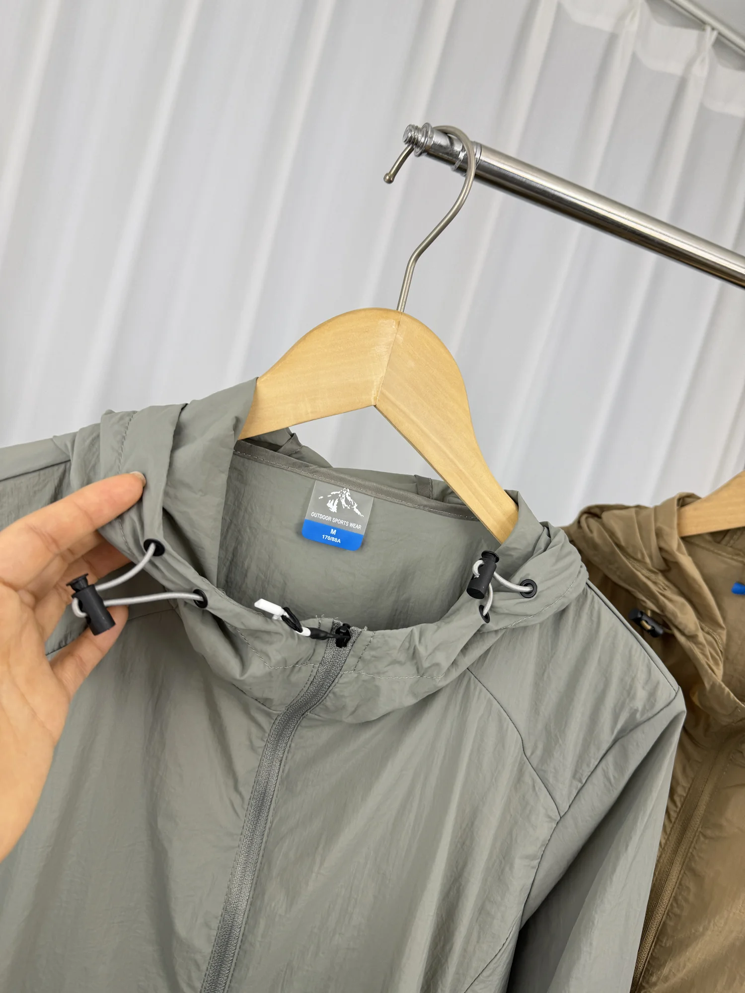 Professional Outdoor Quality Men's Thin Sport Sun Protection Skin Shirt Jacket Micro Wrinkle Texture Long Sleeve Zipper Closure