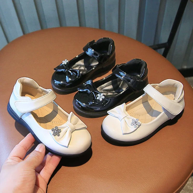 Glossy Kids Leather Shoes Simple Shallow Performance Shoes Black Bow with Crystal Flower Child Moccasin Shoes for Girls Casual