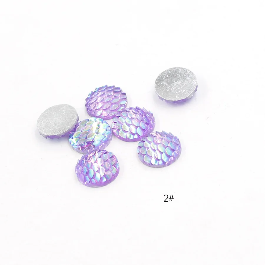 100 sztuk/partia Kolorowe zawieszki ze stali nierdzewnej w kształcie łusek syreny, okrągłe żywiczne charmsy do samodzielnego tworzenia naszyjników i biżuterii