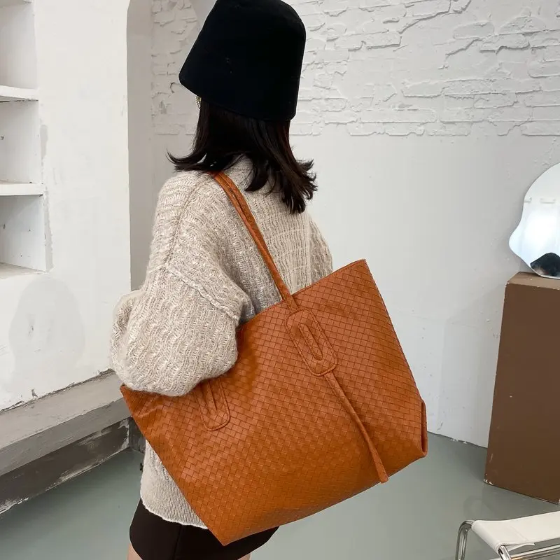 Designer Woven Large Capacity Shoulder Bag Woman Fashion High Quality Pu Leather Handbag Women Simple Solid Large Shopping Tote