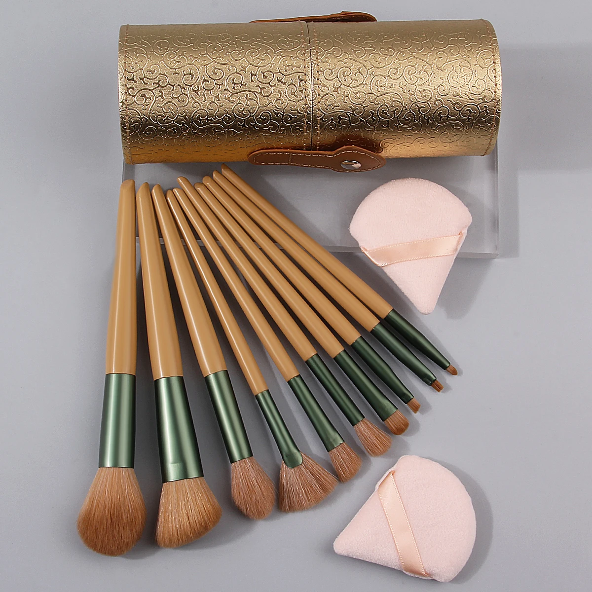 Set di pennelli per trucco a setole morbide di alta qualità da 13 pezzi + soffio per cipria triangolare antiaderente + secchiello per pennelli per trucco in pelle PU