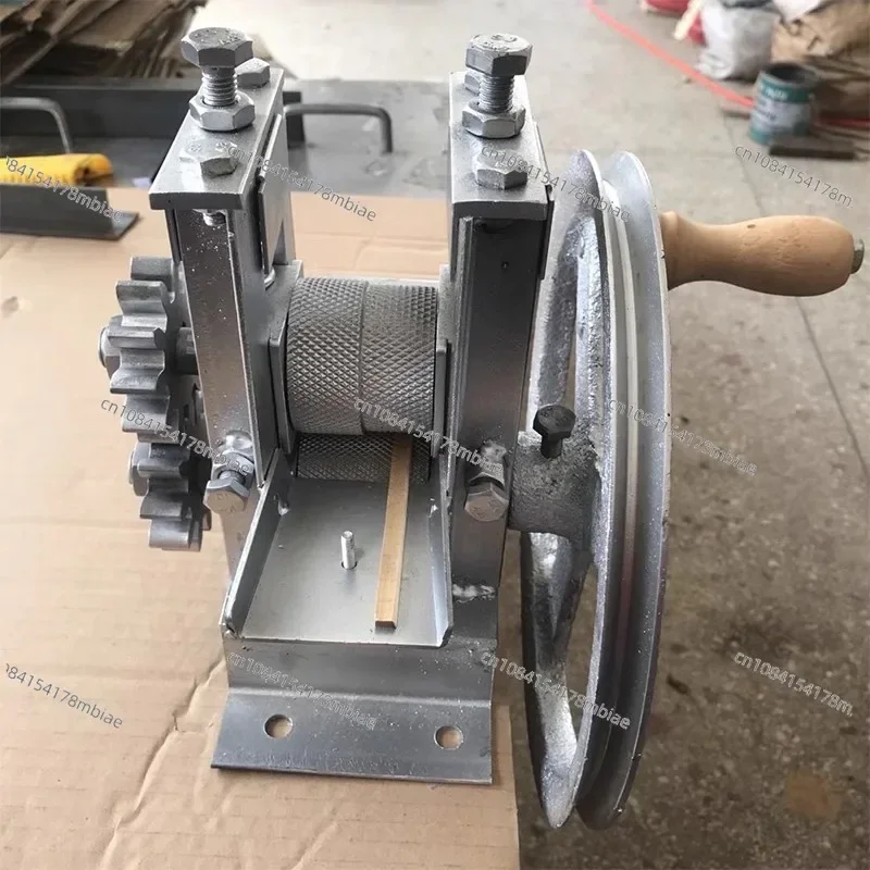 

Small Bamboo Strip Slitter Layering Machine Bamboo Strip Separation Machine Manual Strip Breaking Machine