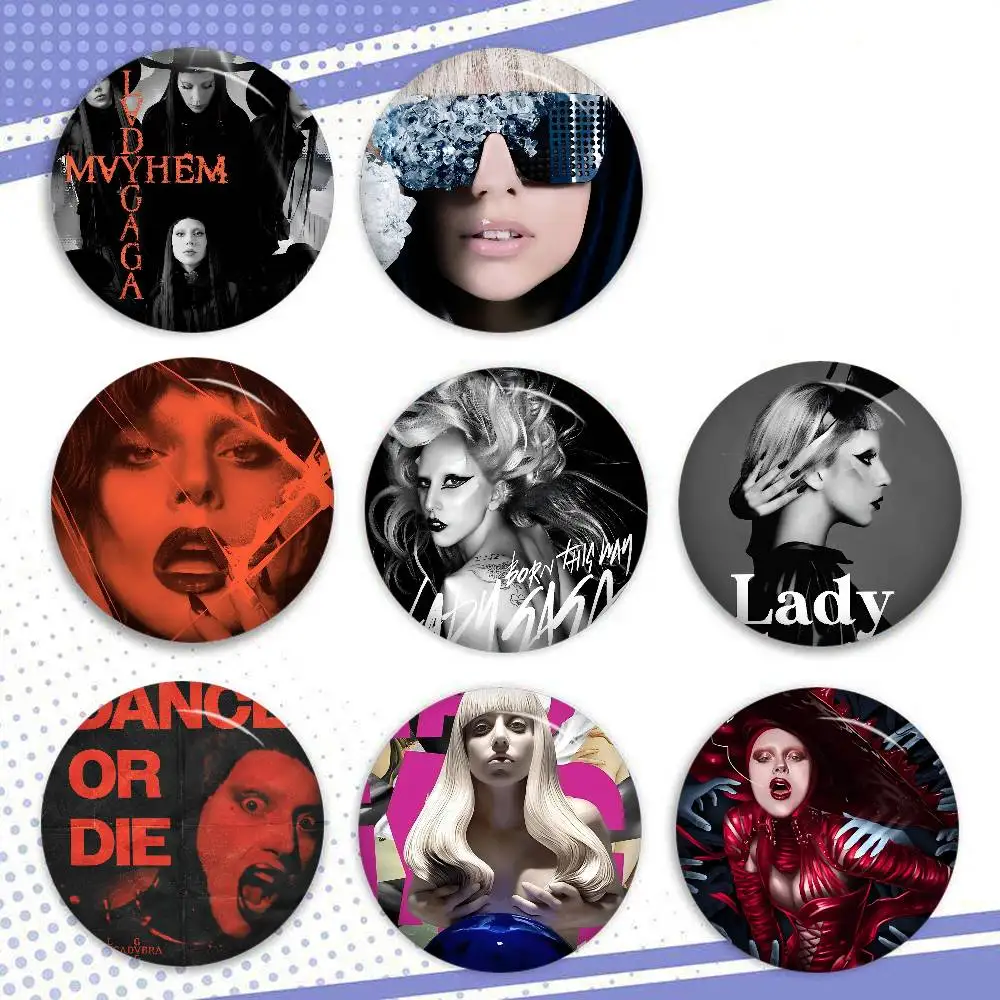 Singer L-Lady Gaga Mayhem Anime Broschen Niedliche Cartoon-Anstecknadel für Jacke und Jeans Geschenk-Accessoire