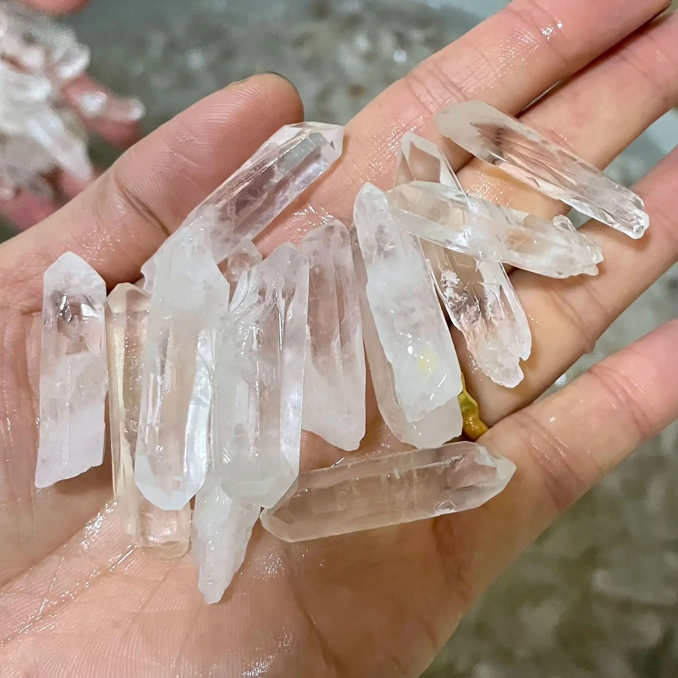 1000g/bag Bulk 100% Natural Clear Quartz Healing Crystal Point Wand Energy Stone Raw Rock Mineral Specimen Home Decor