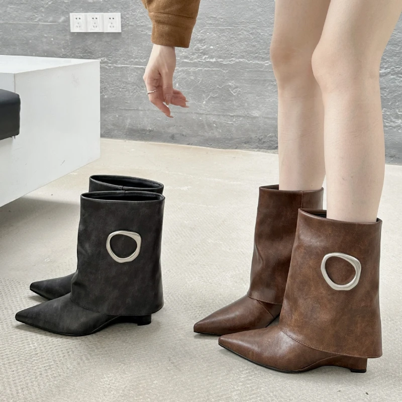 

Женские ботильоны с острым носком, коричневые ботинки на танкетке, с металлическим кольцом, в стиле ретро, модная зимняя Дизайнерская обувь, 2025