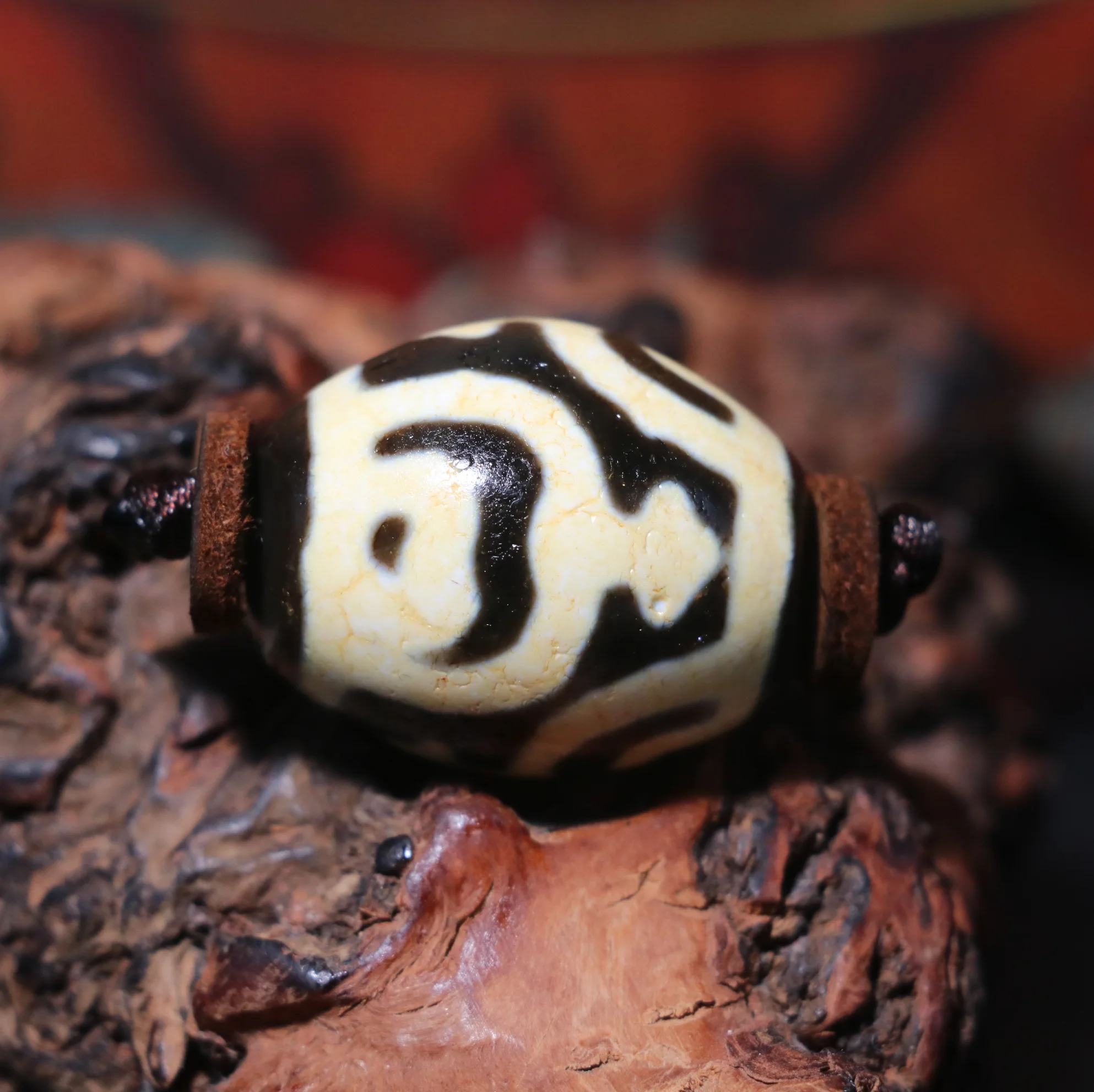 

No.210126N14 Energy Tibetan Top Old Agate Ivory Color Treasure Bottle Daluo dZi Bead 27:22MMs Amulet W Good Saurces