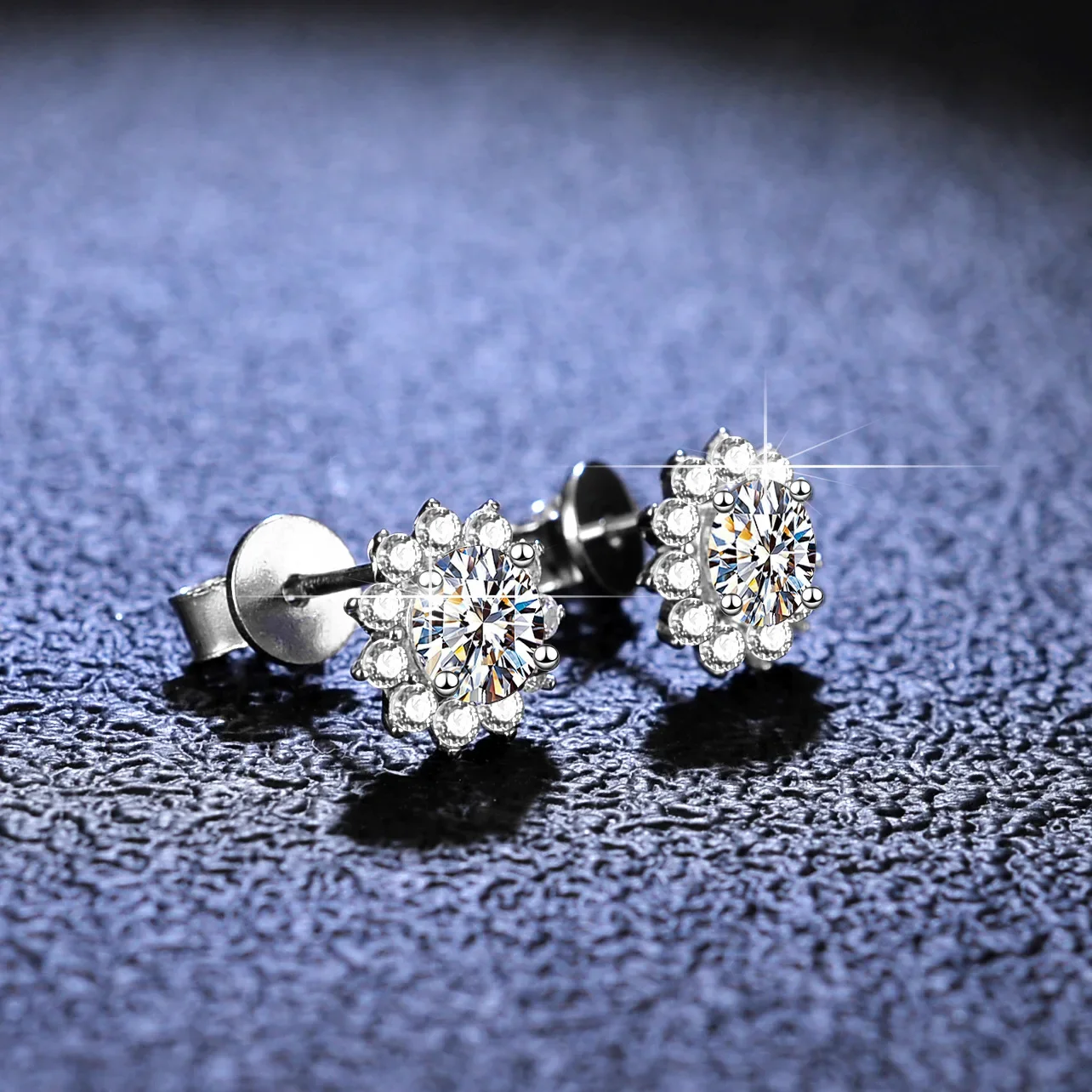 18K gold inlaid diamond earrings sunflower four claw circular earrings temperament 0.5 carat D colored moissanite earrings