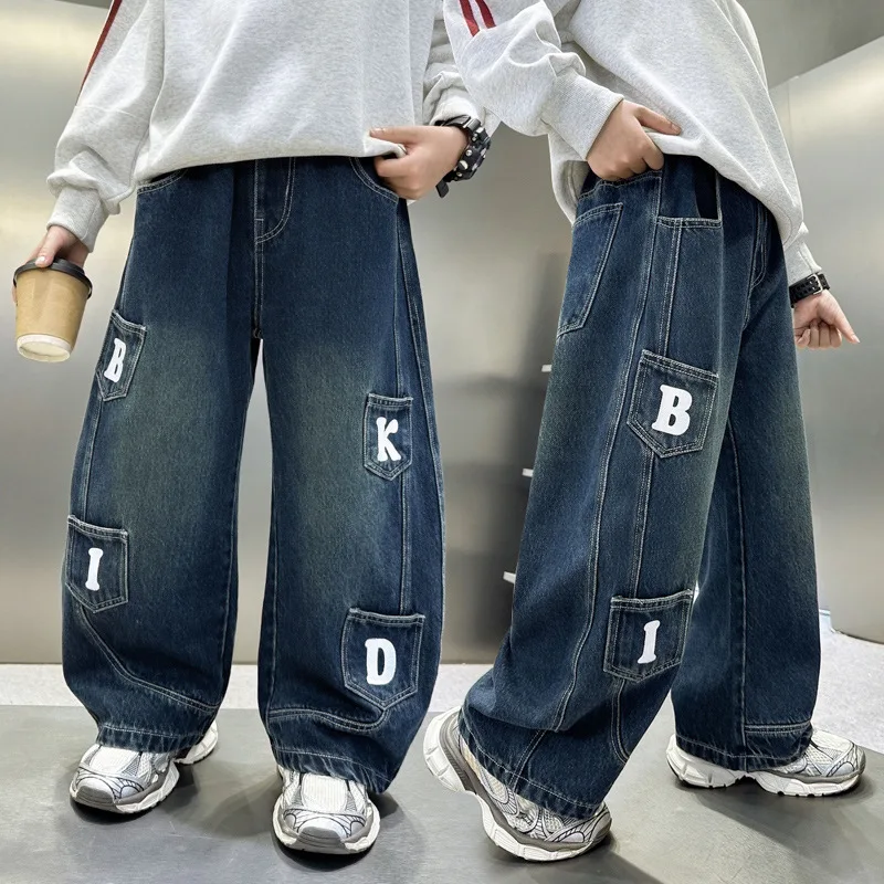 

Мешковатые джинсы в корейском стиле для детей, модные свободные джинсовые брюки для мальчиков, роскошные повседневные брюки для подростков с карманами и буквенным принтом, осень