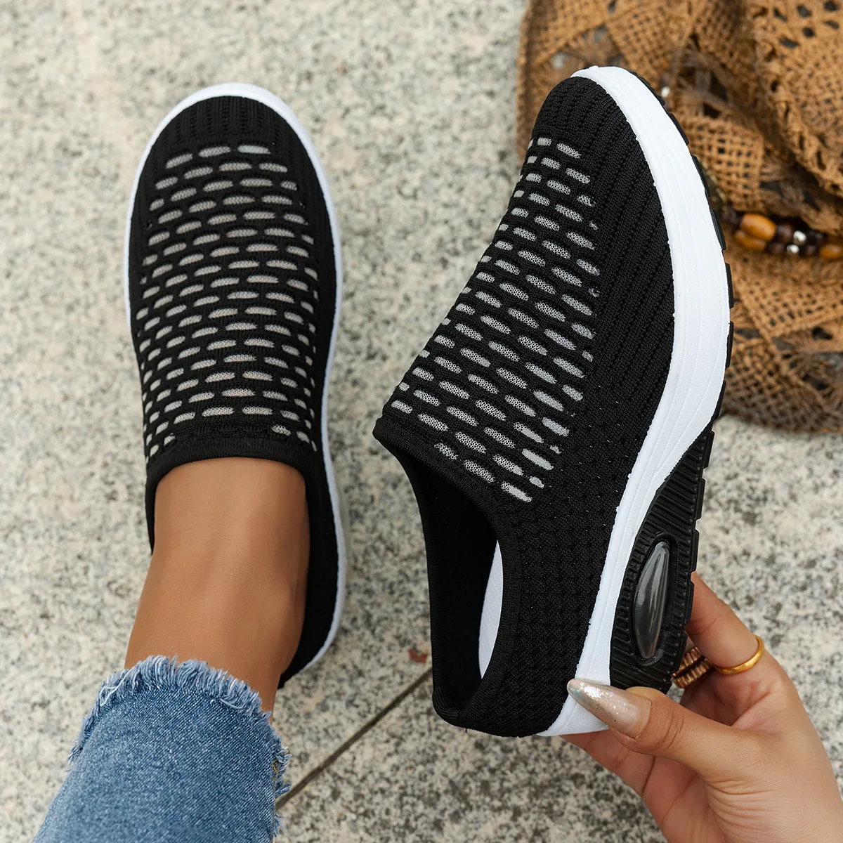 

2025 New Women's Breathable Mesh Shoes, Thick Soled Black Slip on Casual Sports Shoes, Comfortable and Lightweight Women's Shoes