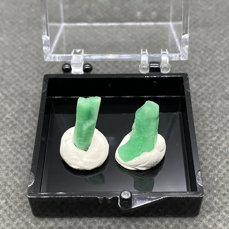 

100% натуральный императорский зеленый жадеитовый камень, образец минерала, кристалл, украшение для дома, кулон, драгоценный камень + размер коробки: 35*35*35 мм