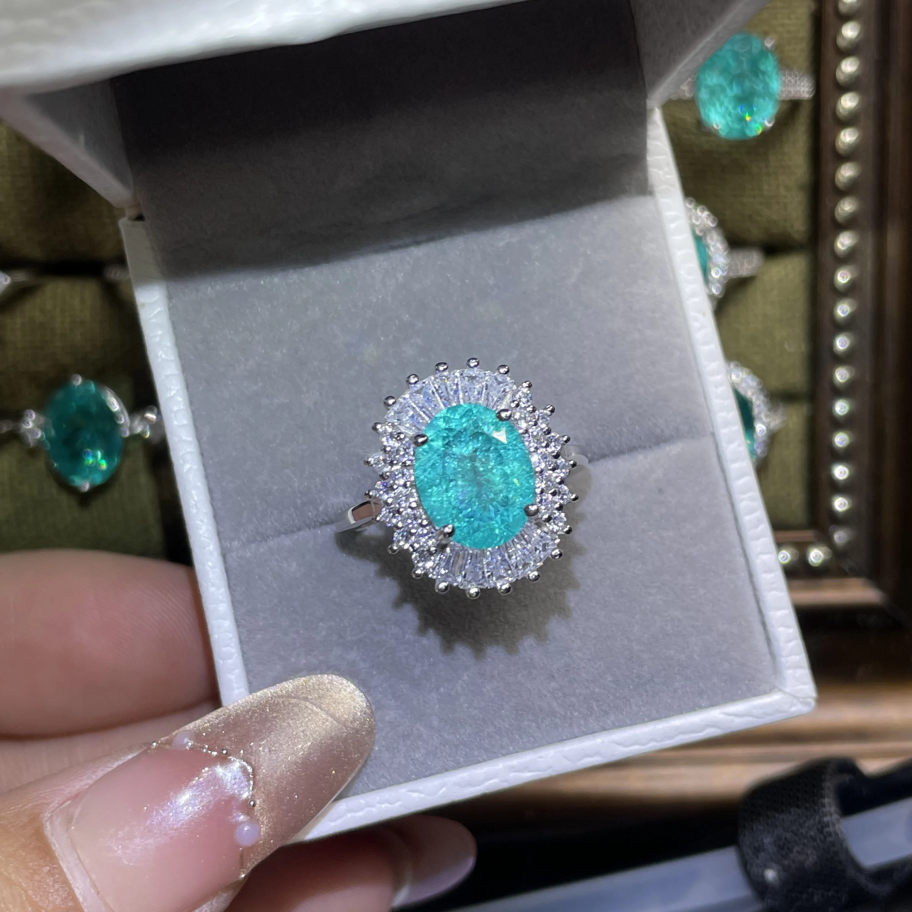 100%  A 6-carat neon blue Paraiba tourmaline gemstone, with ice cracks, paired with a 925 metal adjustable ring.