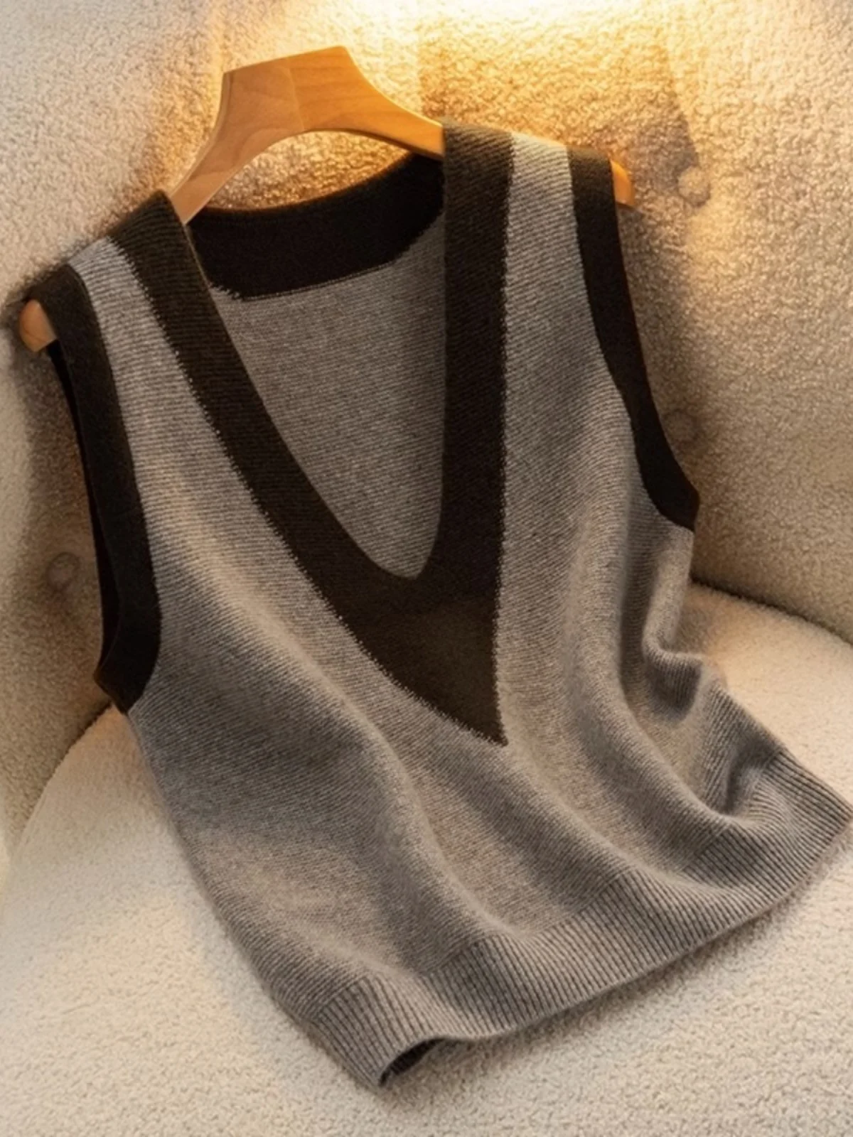

Женский вязаный жилет с V-образным вырезом из смесовой шерсти, для многослойных образов, весна-осень, для повседневной носки, стандартной длины, без пуговиц