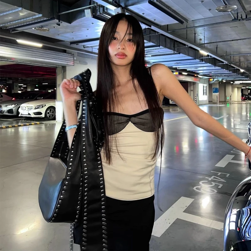 الأصلي مصمم حقيبة كتف المرأة الجديدة الأسود القوس برشام موضة شيك حقيبة يد موتو التصميم الشارع الاتجاه فو الجلود حقائب الإناث