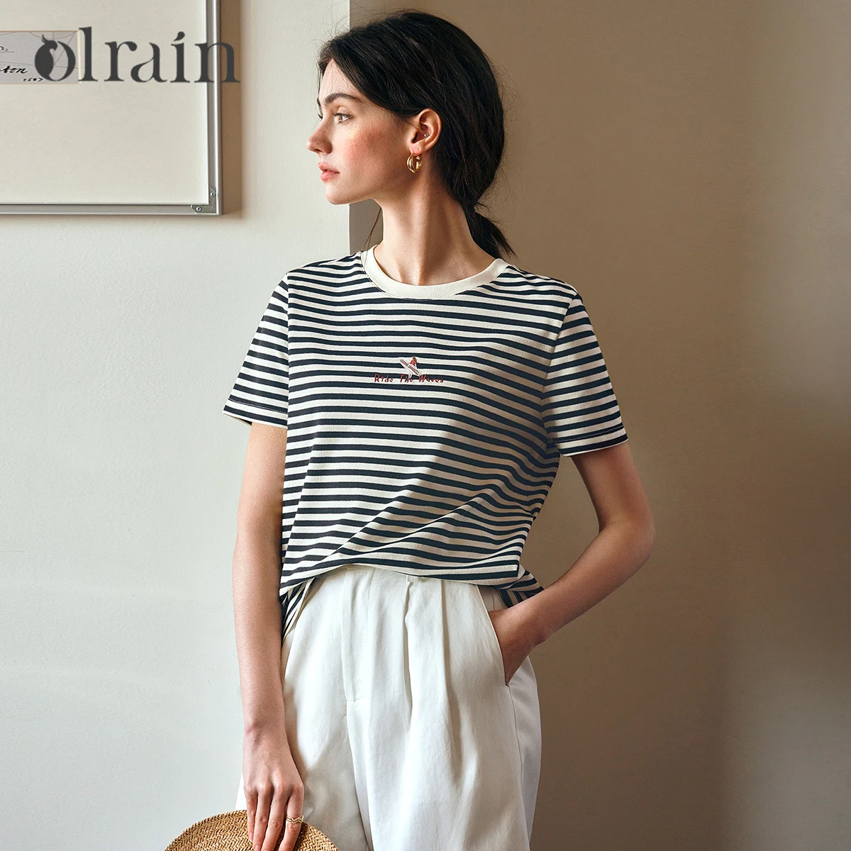 

OLrain Woman Tops Black White Striped T-Shirt Fashion Retro Embroidered Crew Neck Casual Tees 2025 Ladies Clothing O57XT96928