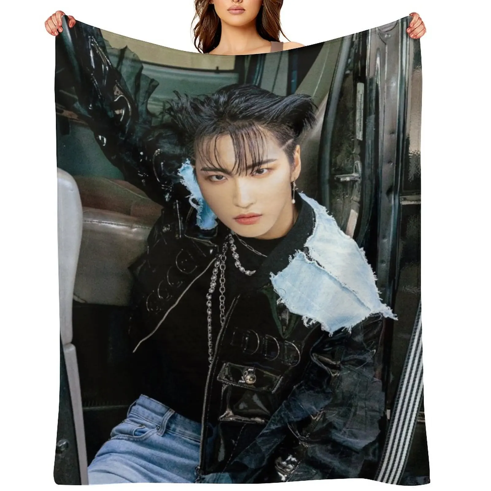 

ATEEZ SEONGHWA THE WORLD EP.1 : MOVEMENT GUERRILLA Throw Blanket halloween Weighted Sofa Throw Thin Blankets