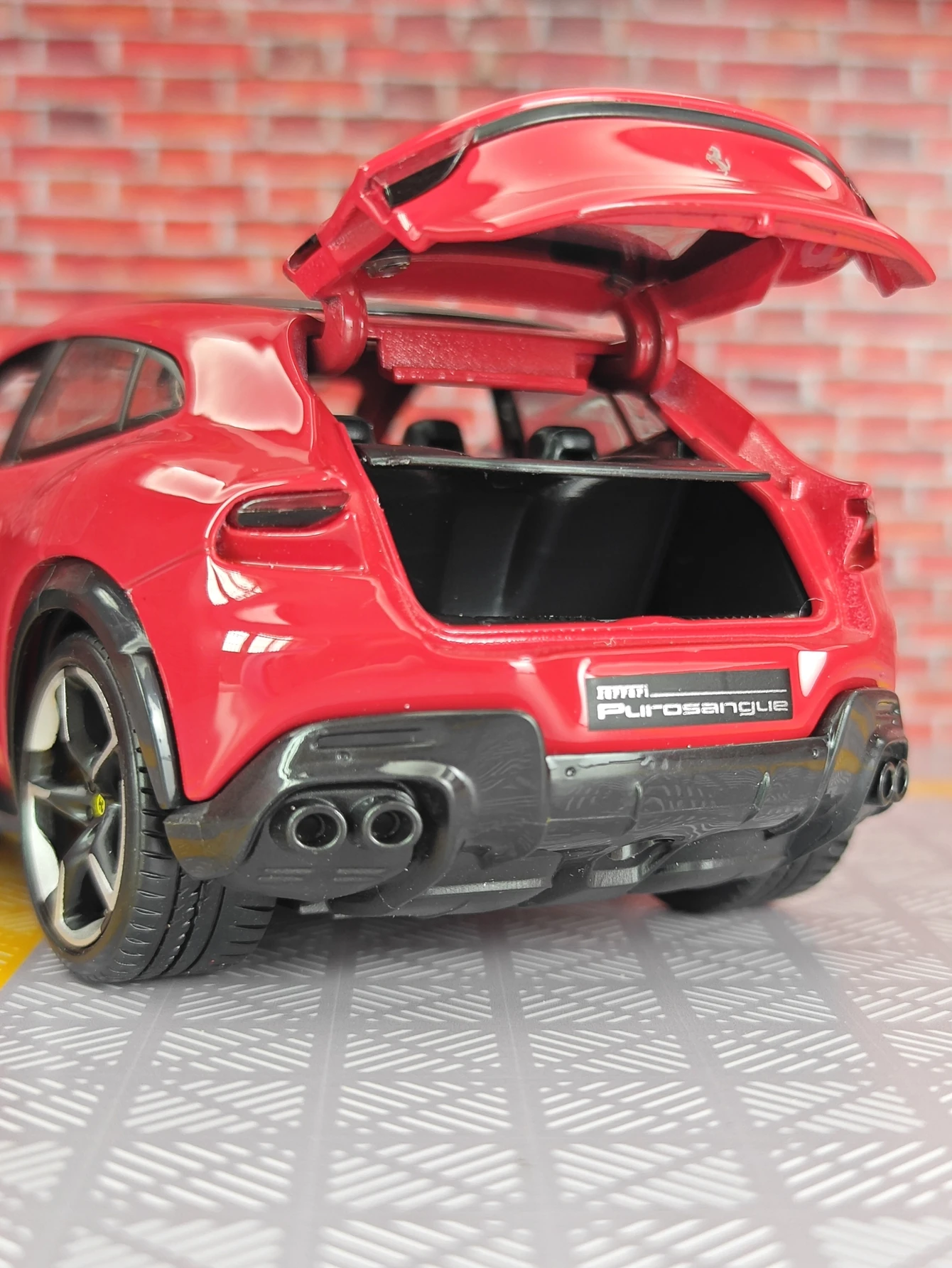 Bburago 1:25 Ferrari Purosangue alloy supercar model with doors and trunk that can be opened  rich details, fine workmanship