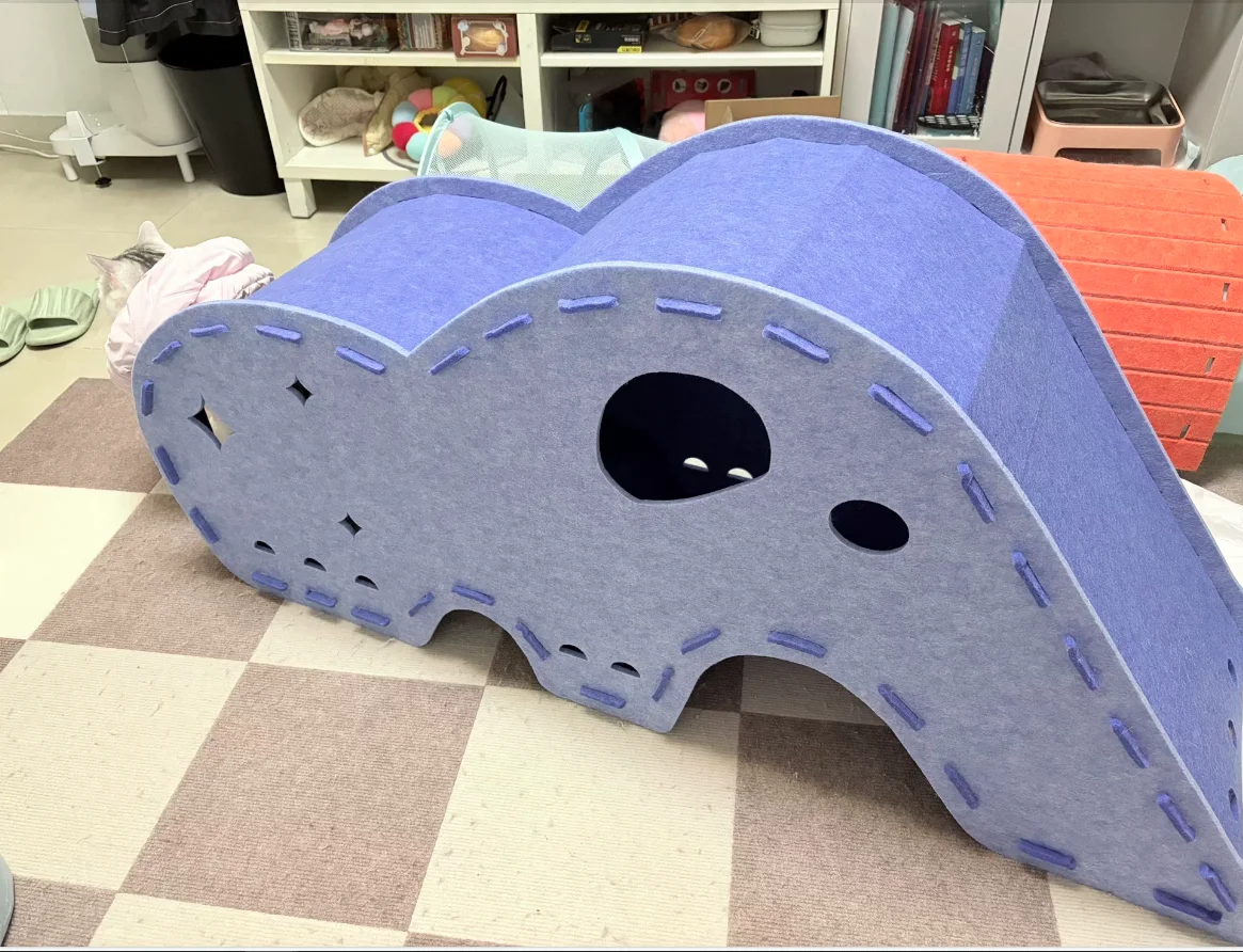 Multifunctional Felt Cat Den, Play House & Hiding Spot for Cat Enrichment