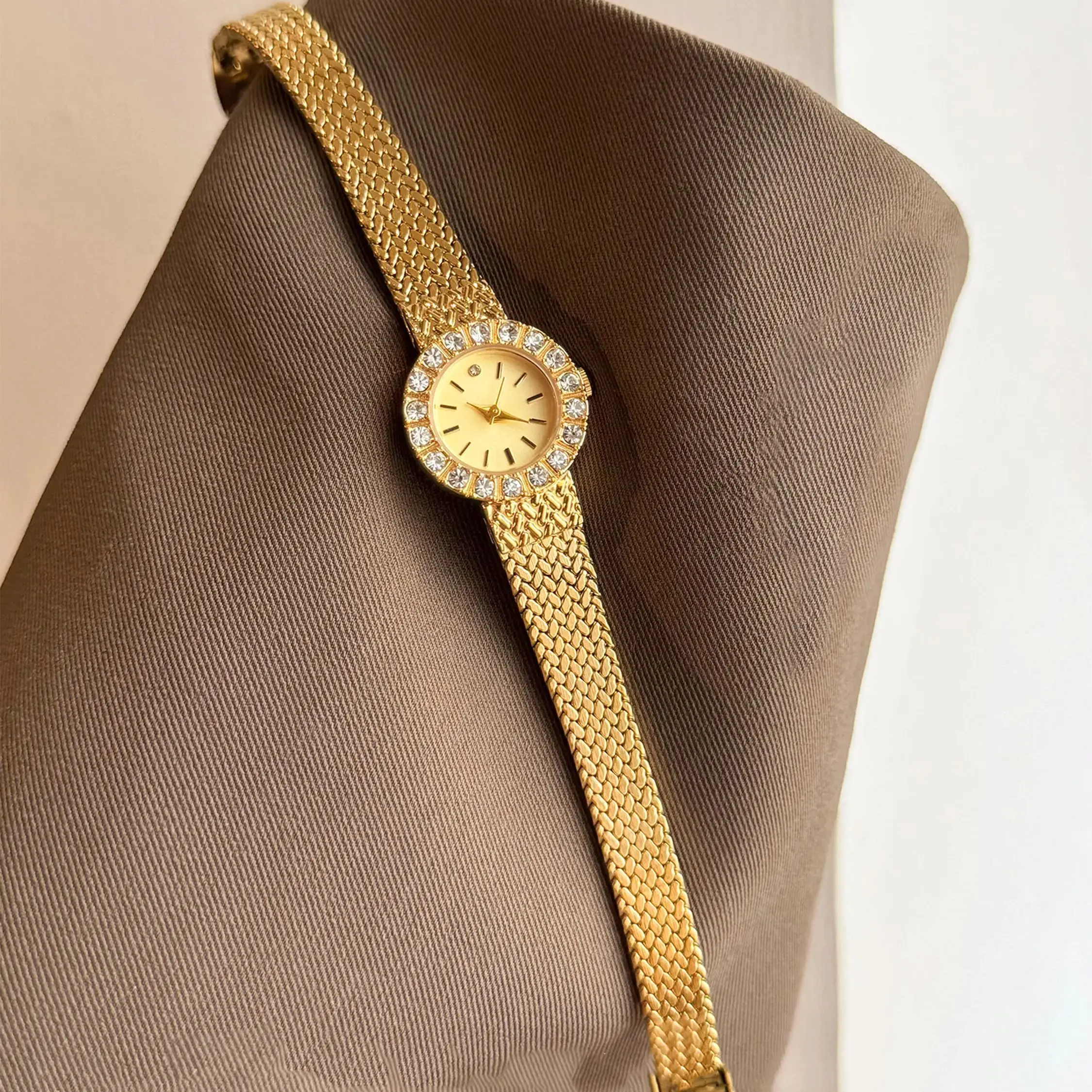 Light Luxury Retro Women's Watch,Diamond Inlaid Small Gold Watch,Elegant Diamond Inlaid Bracelet Watch,Quartz Women's Watches