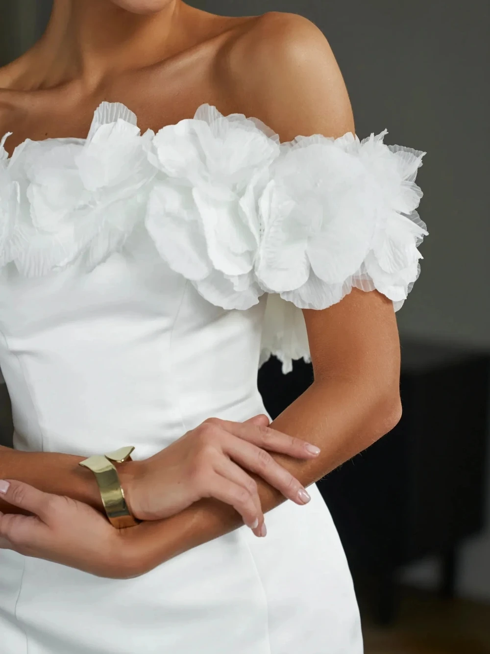 Modern Short Off Shoulder White Wedding Dress For Women Simple Straight Flowers Romantic Customized Exclusive Bridal Gown