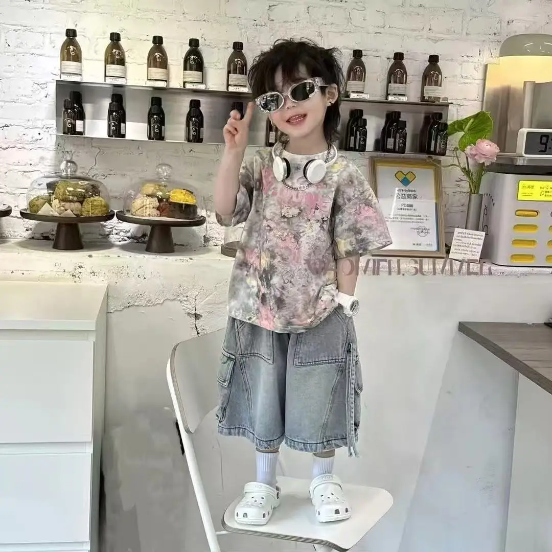 Boys Tie Dye Short Sleeved T-shirt Retro Jeans Set Fashionable and Casual Summer Top Capris Overalls Two-piece Set